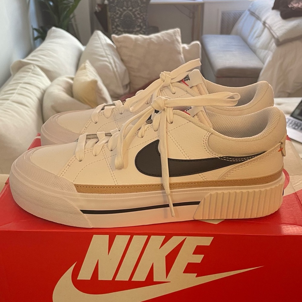 New Nike 7.5 Women’s Court Legacy Lift Sneakers. Never worn.